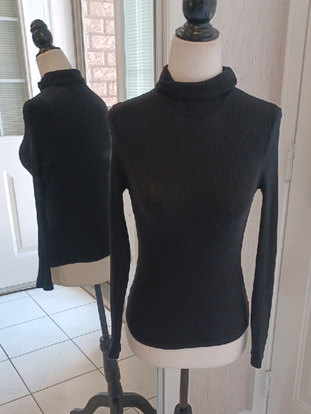 4/$40 Black Ribbed Turtleneck Top - Size XS (US 2)